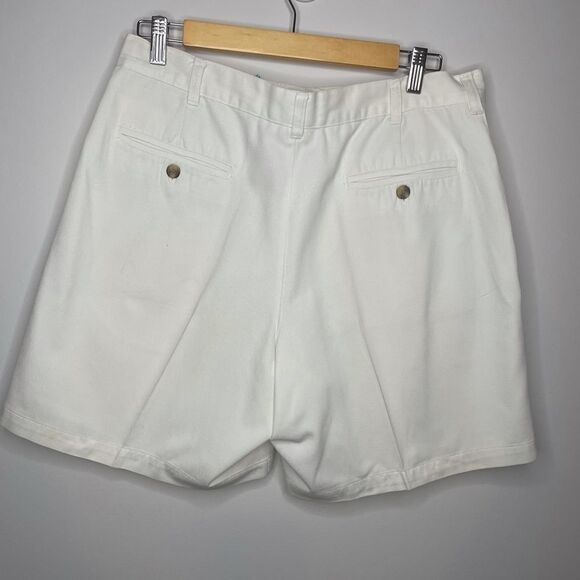 Michael Austin- White Pleated Front Shorts - Picture 2 of 2